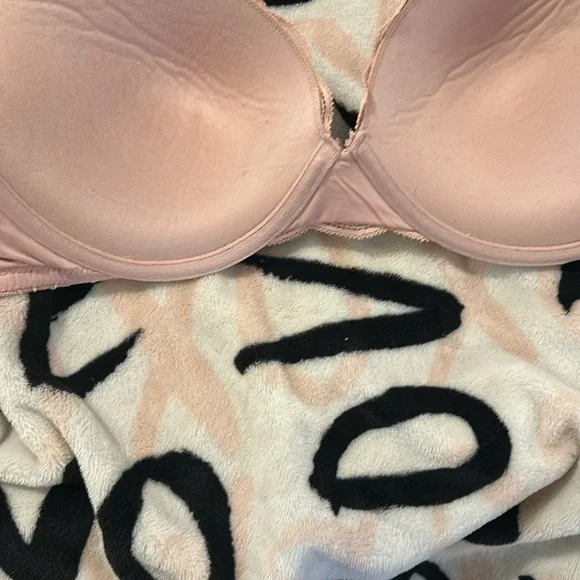 Joyspun Elegant Lace Underwire Bra in Pink. Size 36c - Picture 3 of 4